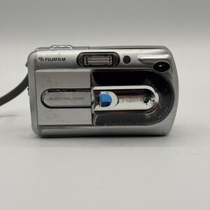 Fujifilm FinePix A330 Silver Digital Camera 3.2MP 3x Optical Zoom Tested Working